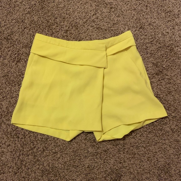 Banana Republic Dresses & Skirts - Banana republic yellow short/skirt